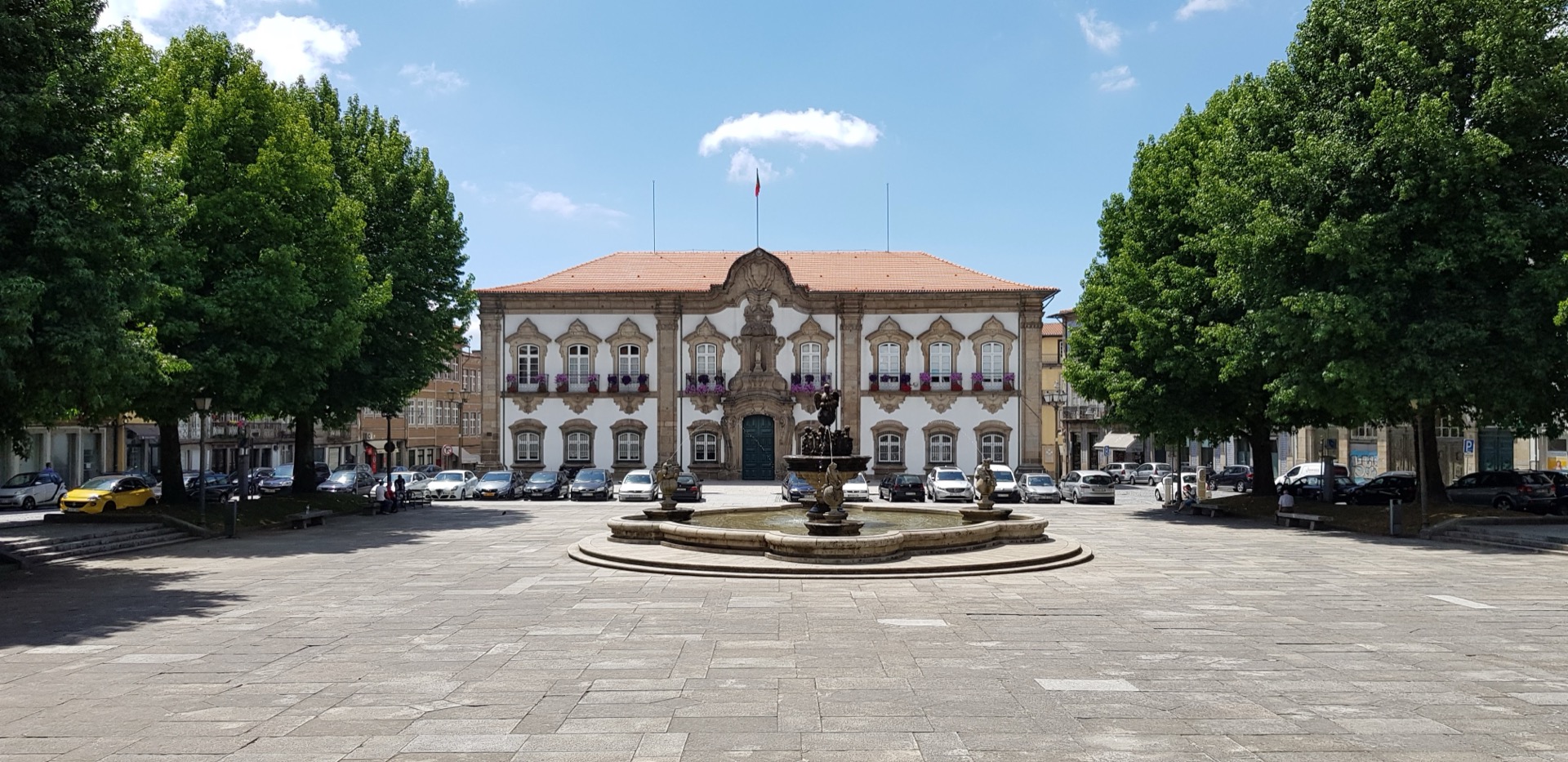 Braga — Câmara Municipal et fontaine